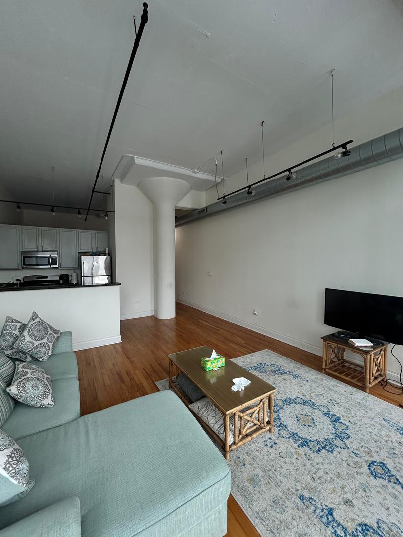 1224 West Van Buren Street, Unit 615 Chicago, IL 60607 - Photo 4 of 11