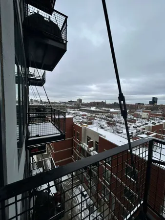 $335,000 | 1224 West Van Buren Street, Unit 615, Chicago, IL 60607