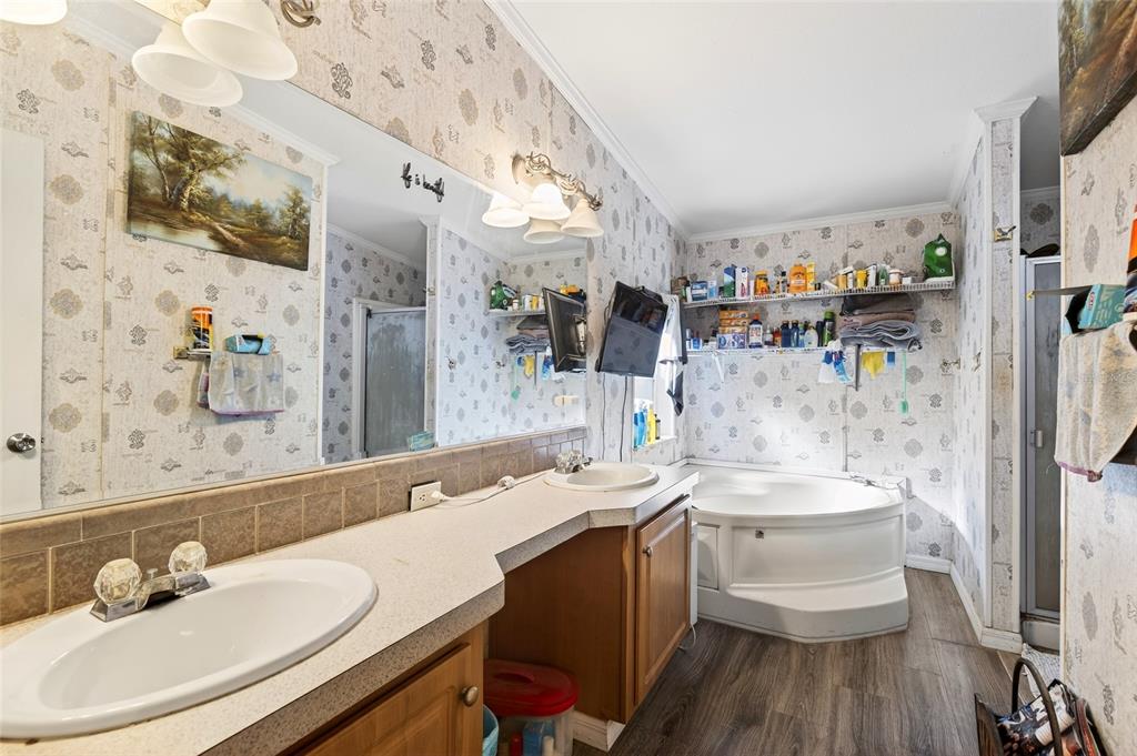 15340 Northwest 65th Avenue Road Reddick, FL 32686 - Photo 19 of 45 a bathroom with a sink a toilet and shower