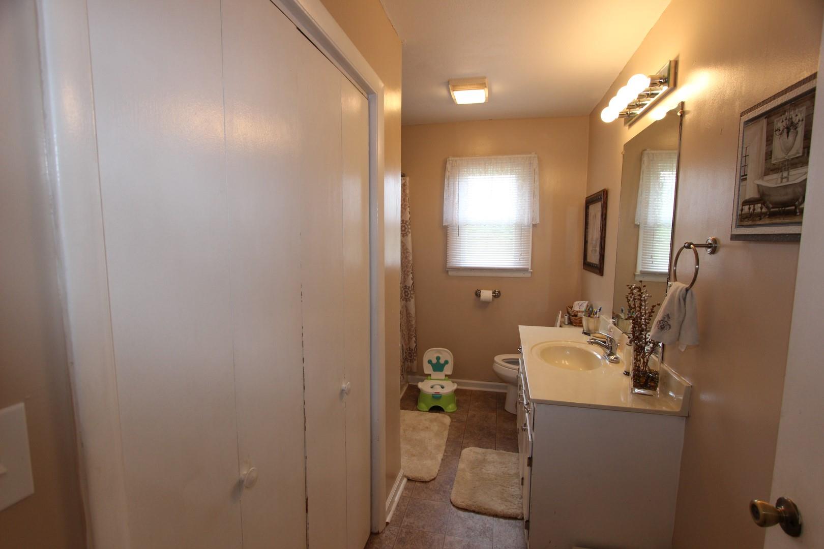 130 Highway 49 Tennessee Ridge, TN 37178 - Photo 16 of 19 Gallery Image 16