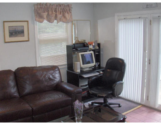 516 Old Farm Road Franklin, MA 02038 - Photo 6 of 9 Gallery Image 6