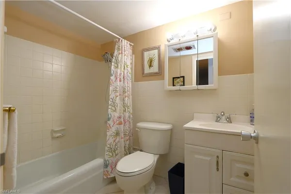 $1,900 | 235 Seaview Court, Unit B5, Marco Island, FL 34145