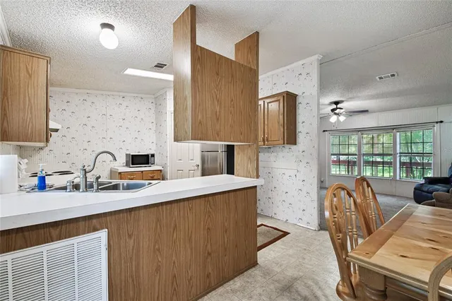 a view of yard with green space