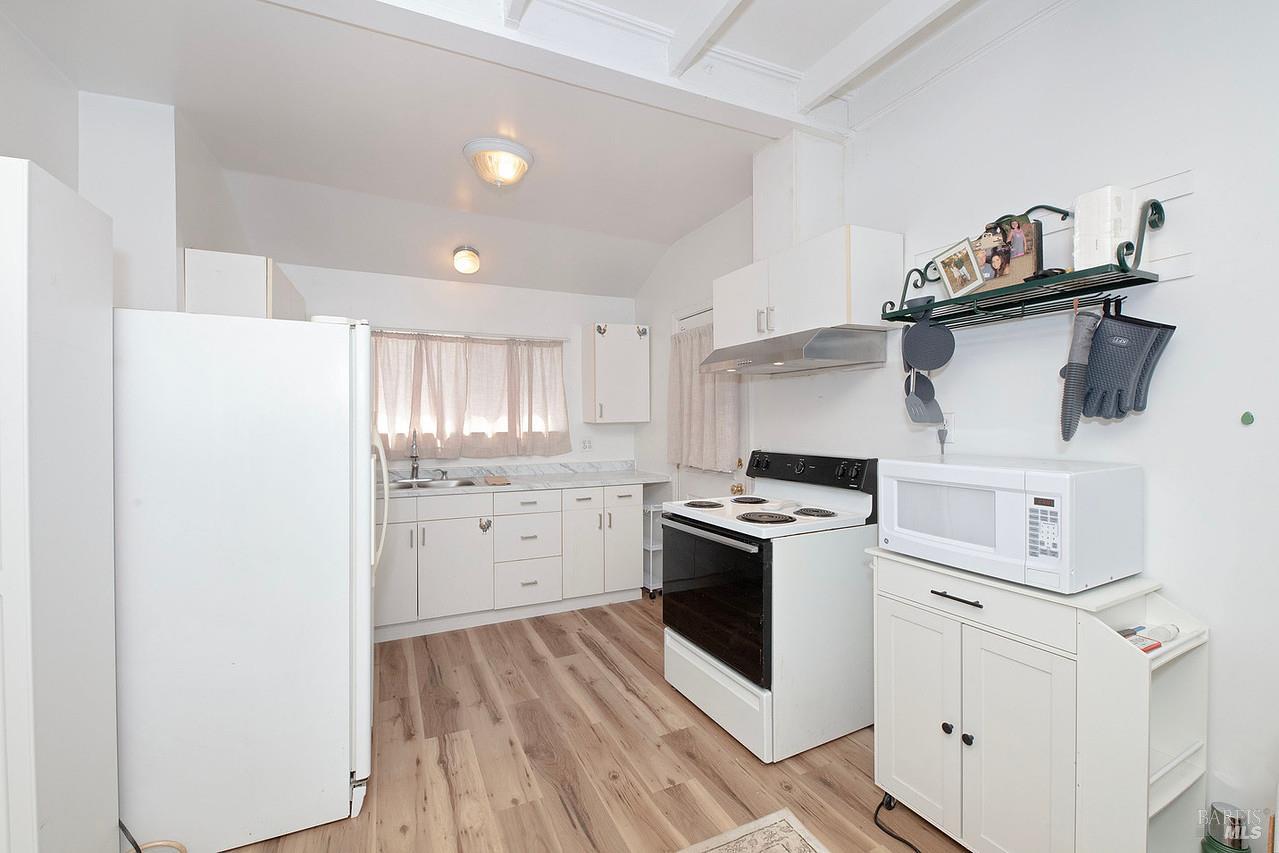 4851 Udell Road Vacaville, CA 95688 - Photo 34 of 65 Kitchen in ADU