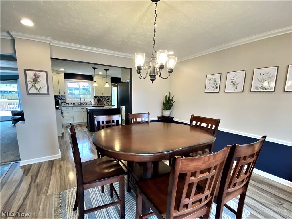 1865 Winchester Road Cleveland, OH 44124 - Photo 4 of 6 Dining