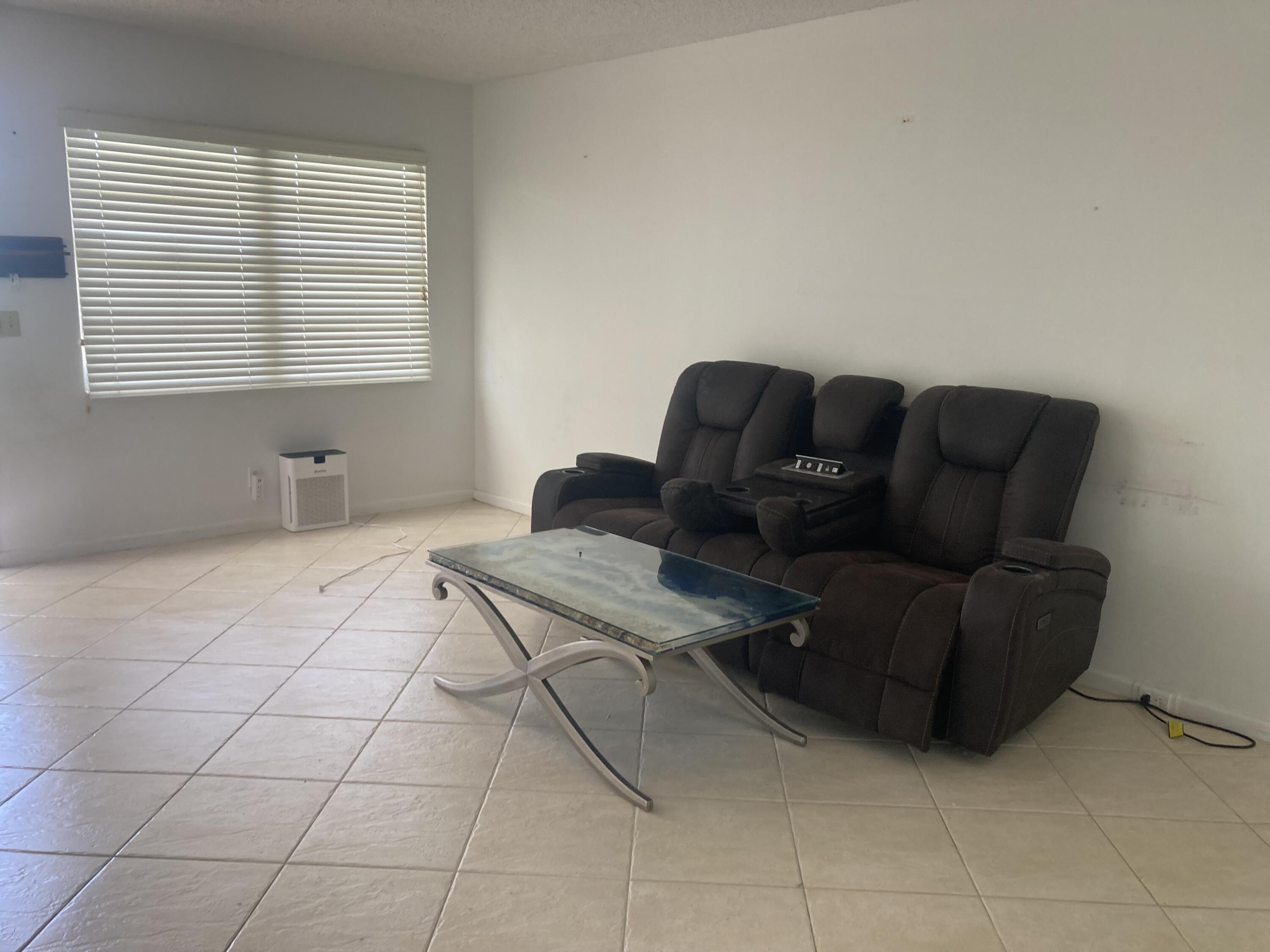 1097 Cornwall East Boca Raton, FL 33434 - Photo 2 of 5 2271E2F6-2A0B-4F29-B36F-72322EEC5FF7