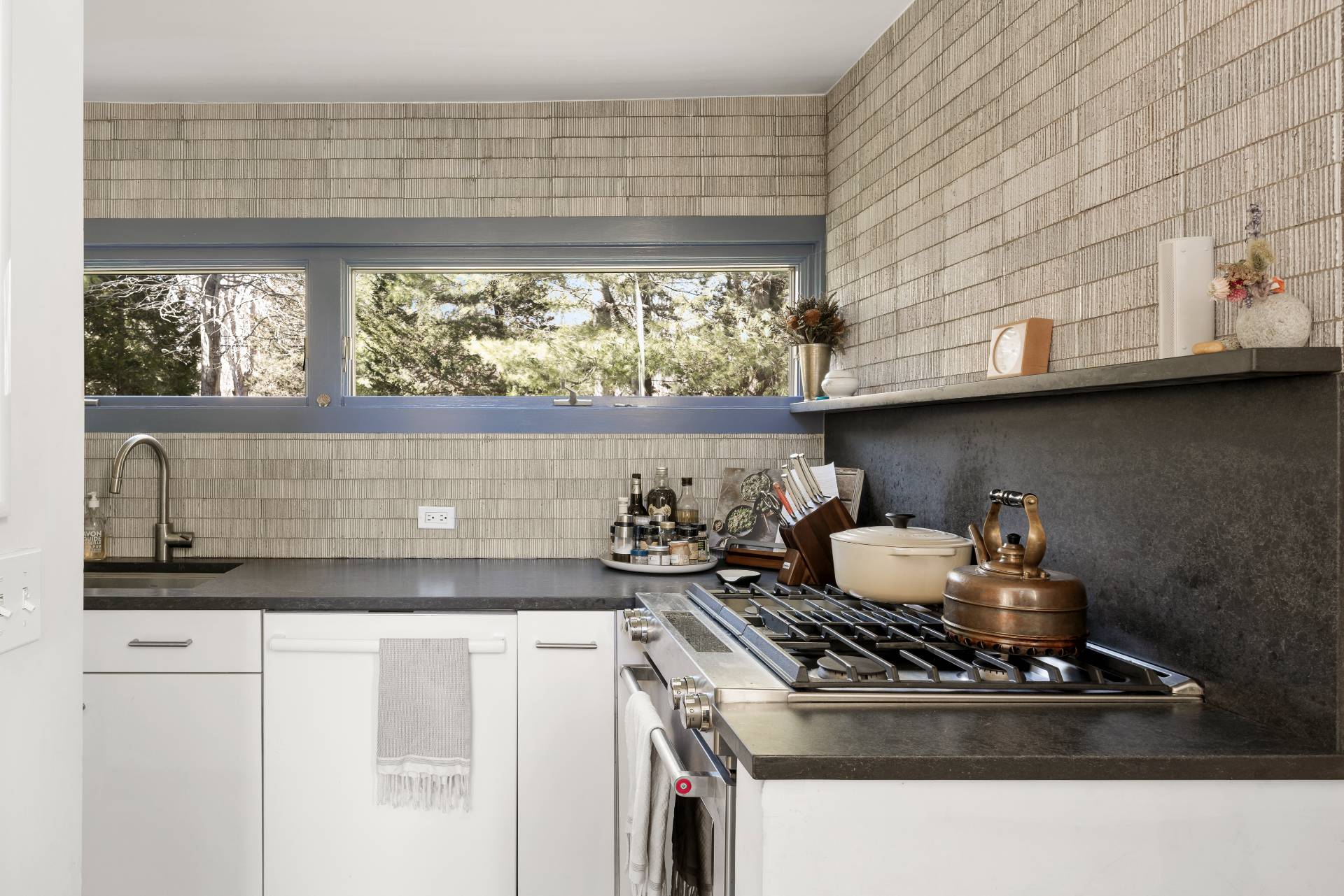 33 Robins Way East Hampton, NY 11937 - Photo 10 of 18 a kitchen with a stove and a microwave
