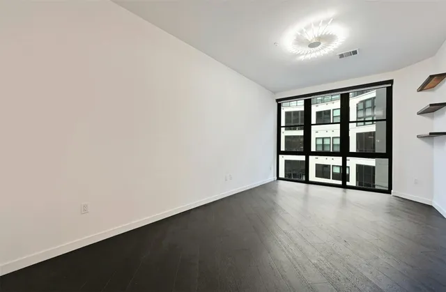 $2,250 | 800 Embassy Drive, Unit 411, Austin, TX 78702