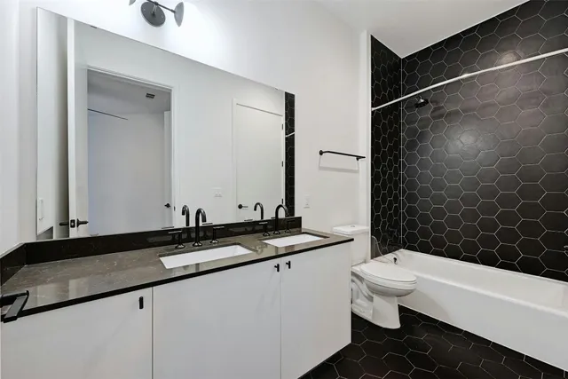 $2,250 | 800 Embassy Drive, Unit 411, Austin, TX 78702