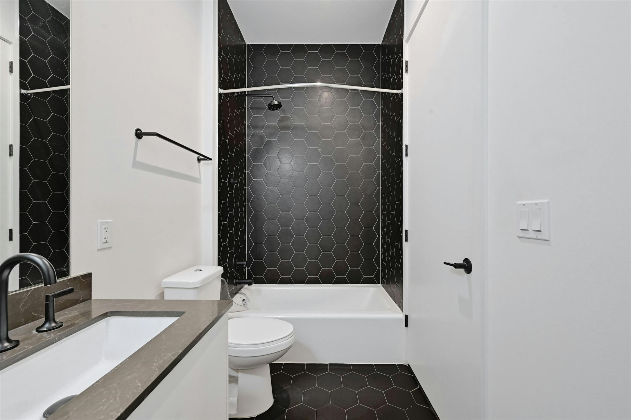 800 Embassy Drive, Unit 411 Austin, TX 78702 - Photo 27 of 40