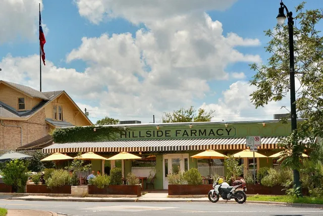 $2,250 | 800 Embassy Drive, Unit 411, Austin, TX 78702