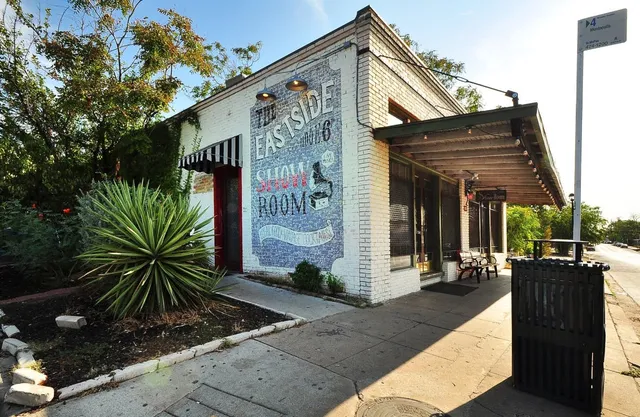 $2,250 | 800 Embassy Drive, Unit 411, Austin, TX 78702