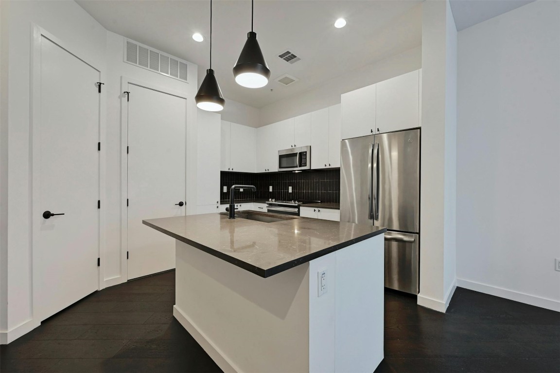 800 Embassy Drive, Unit 411 Austin, TX 78702 - Photo 4 of 40