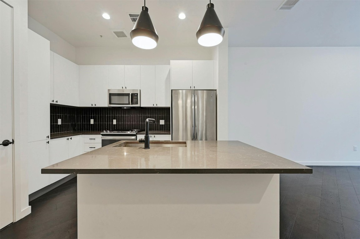 800 Embassy Drive, Unit 411 Austin, TX 78702 - Photo 6 of 40