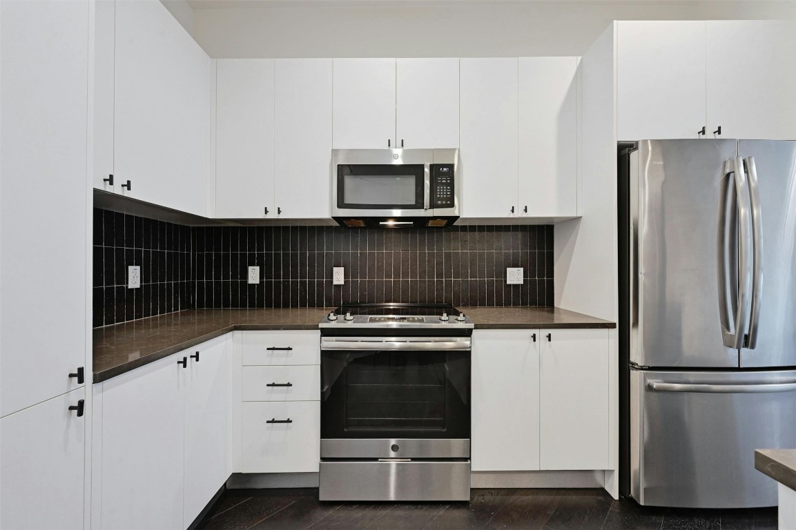 800 Embassy Drive, Unit 411 Austin, TX 78702 - Photo 7 of 40