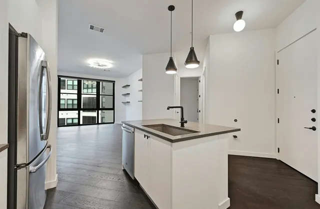 $2,250 | 800 Embassy Drive, Unit 411, Austin, TX 78702