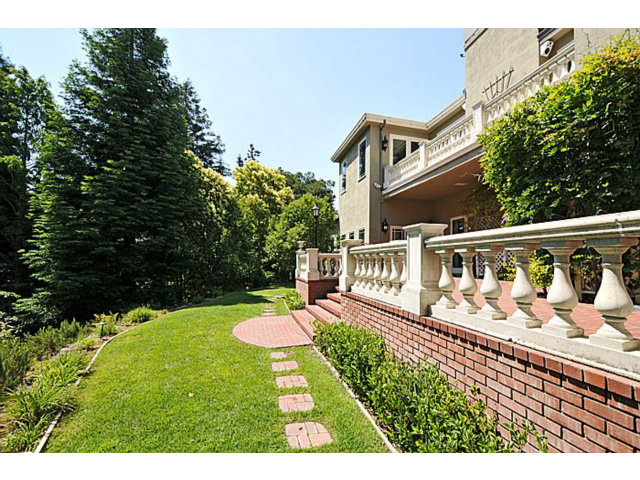 430 Fulton Road San Mateo, CA 94402 - Photo 24 of 25 a view of a house with backyard and furniture