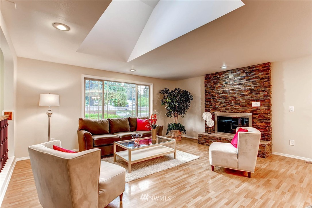 21412 191st Avenue Southeast Renton, WA 98058 - Photo 3 of 25 Gallery Image 3