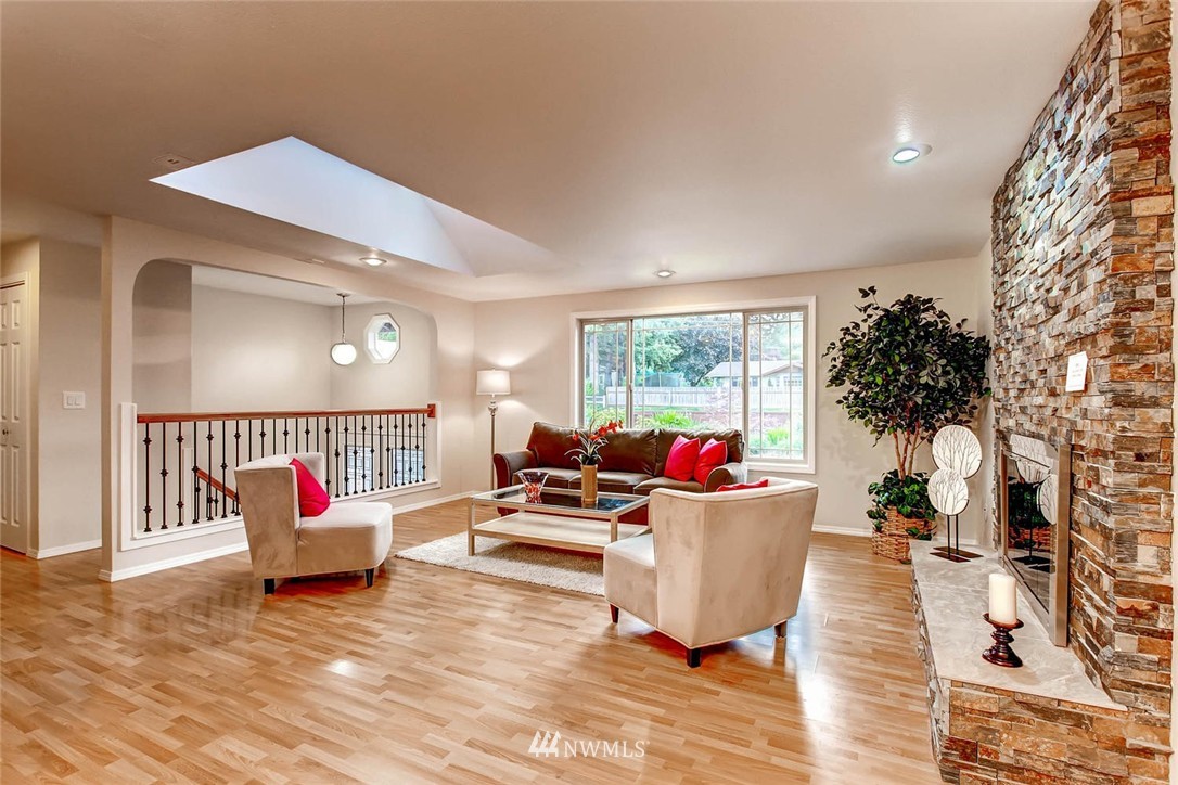 21412 191st Avenue Southeast Renton, WA 98058 - Photo 4 of 25 Gallery Image 4