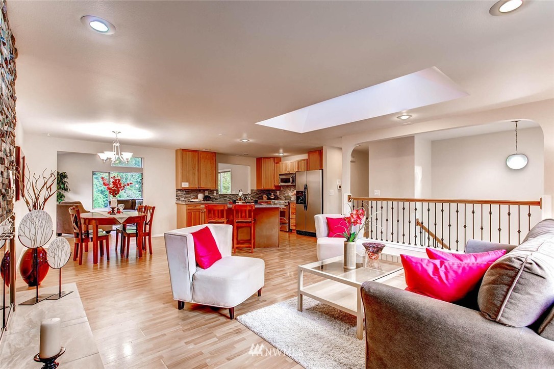 21412 191st Avenue Southeast Renton, WA 98058 - Photo 5 of 25 Gallery Image 5