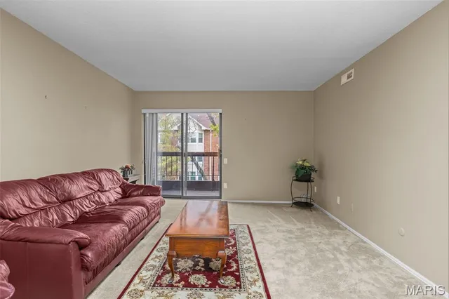 $269,900 | 539 Coeur De Royale Drive, Unit 408, Creve Coeur, MO 63141