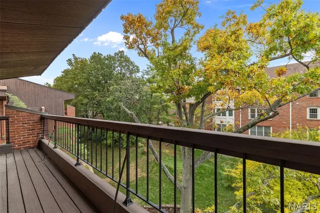 $269,900 | 539 Coeur De Royale Drive, Unit 408, Creve Coeur, MO 63141