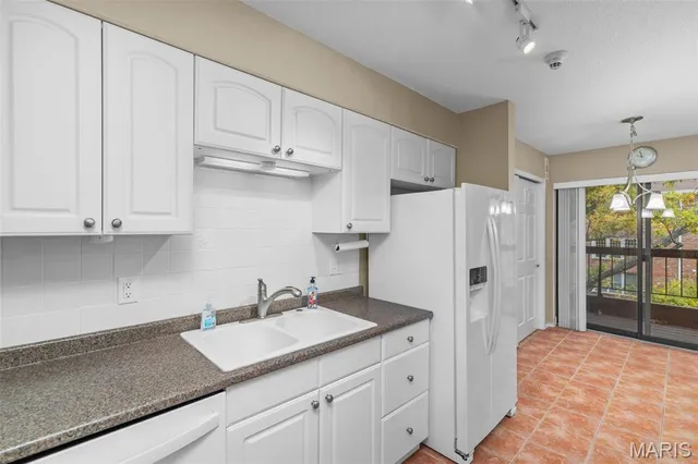 $269,900 | 539 Coeur De Royale Drive, Unit 408, Creve Coeur, MO 63141