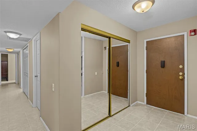 $269,900 | 539 Coeur De Royale Drive, Unit 408, Creve Coeur, MO 63141
