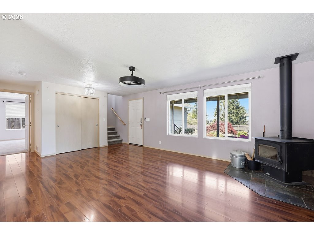 279 South 71st Street Springfield, OR 97478 - Photo 9 of 40
