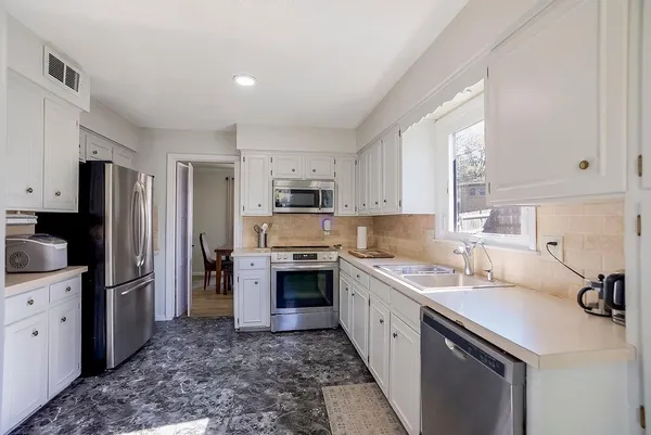 $319,900 | 3427 East 105th Terrace, Kansas City, MO 64137