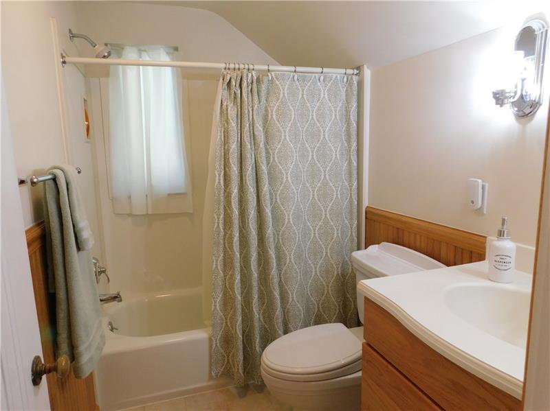 2367 Collins Road Pittsburgh, PA 15235 - Photo 18 of 25 Full bath with a shower window.