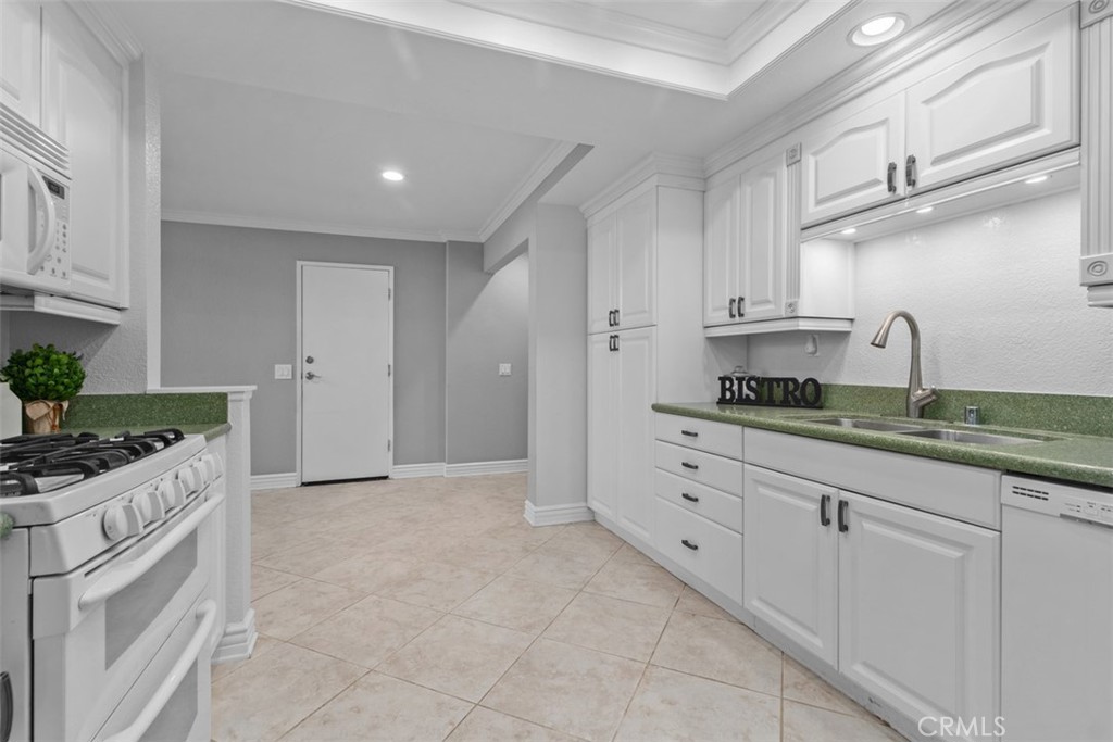 13595 Banyon Road Tustin, CA 92782 - Photo 21 of 48