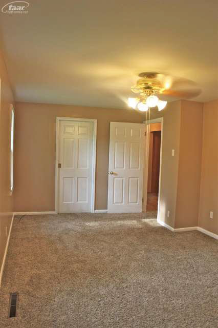 6114 East Potter Road Burton, MI 48509 - Photo 13 of 29 20416767-12.JPG