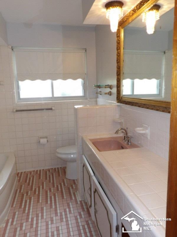 26215 Allen Road Woodhaven, MI 48183 - Photo 27 of 38