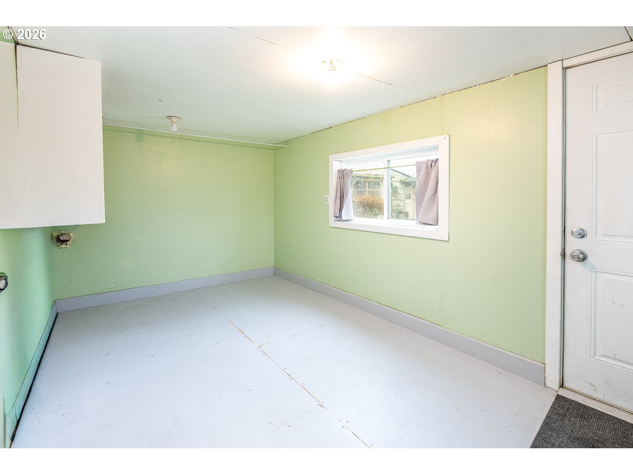 89805 Sprague Road Eugene, OR 97408 - Photo 45 of 48 a view of an empty room with a window