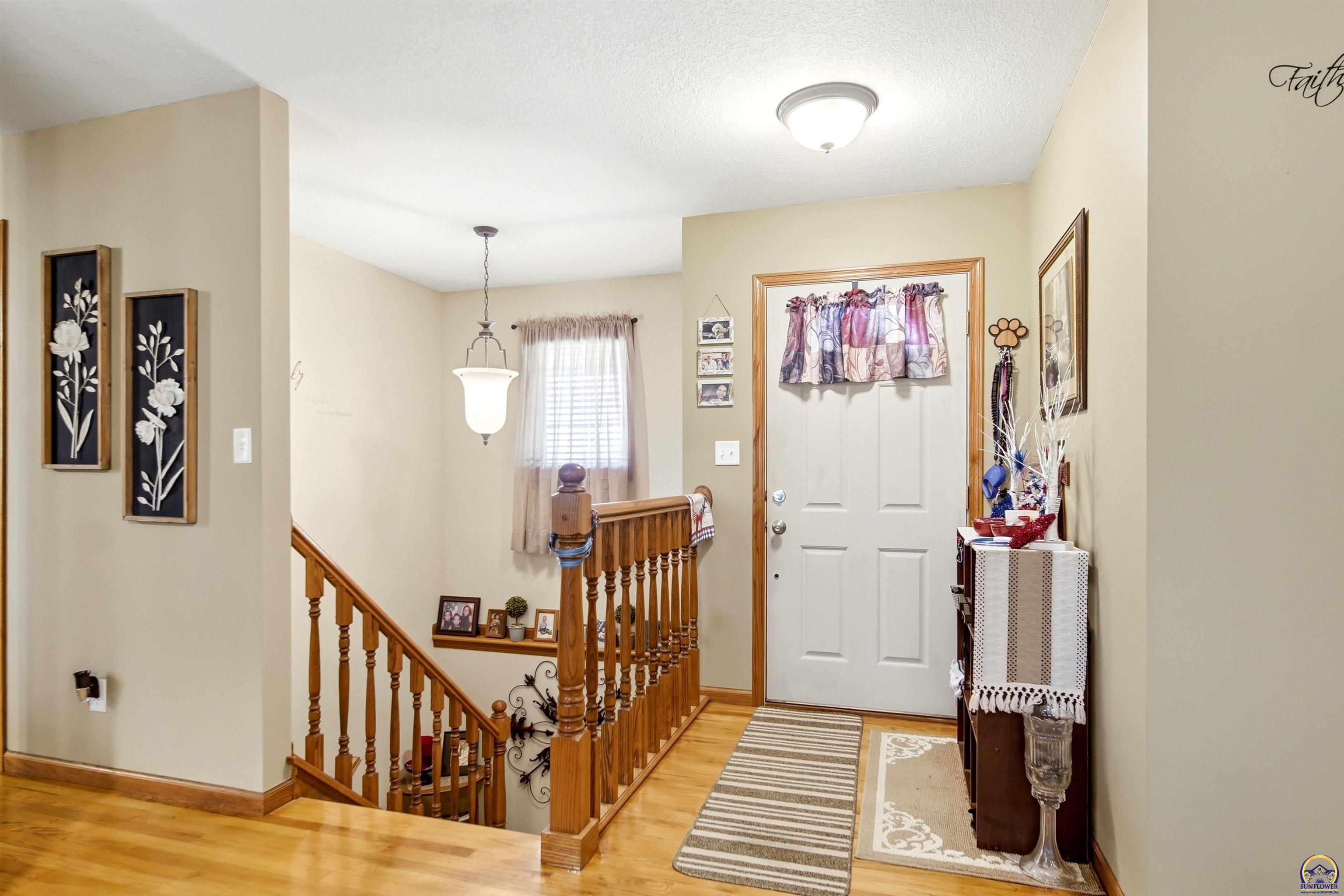 5045 Northwest Rochester Road Topeka, KS 66618 - Photo 5 of 31