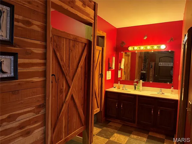 $750,000 | 480 North Lindsey Road, Winfield, MO 63389