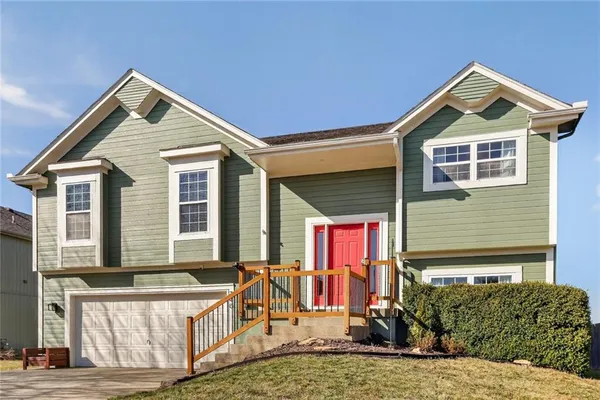 $330,000 | 740 North Spruce Street, Gardner, KS 66030