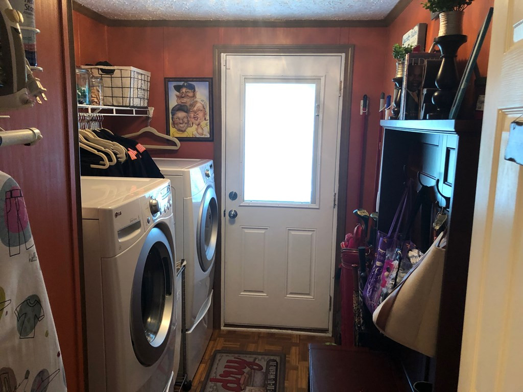 626 Indian Road Bowman, SC 29018 - Photo 15 of 27 laundry room