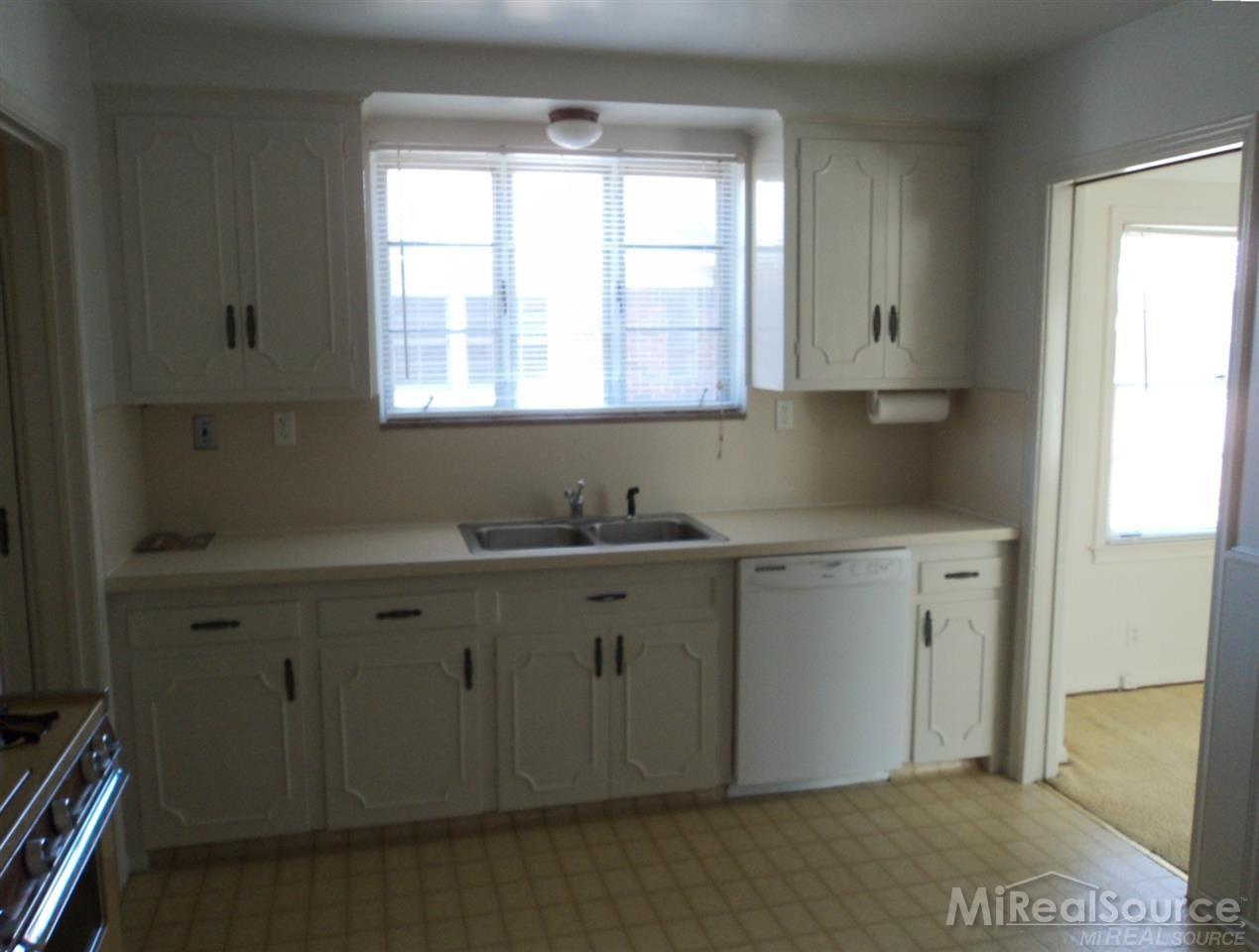 1094 Vernier Road Grosse Pointe, MI 48236 - Photo 5 of 7
