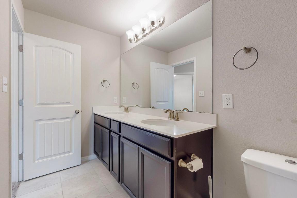2908 Harvester Lane Round Rock, TX 78664 - Photo 27 of 40 a bathroom with a sink toilet and a mirror
