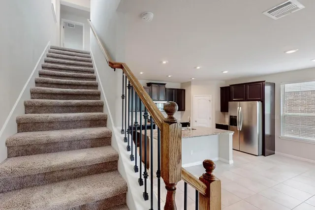 a view of entryway and workspace