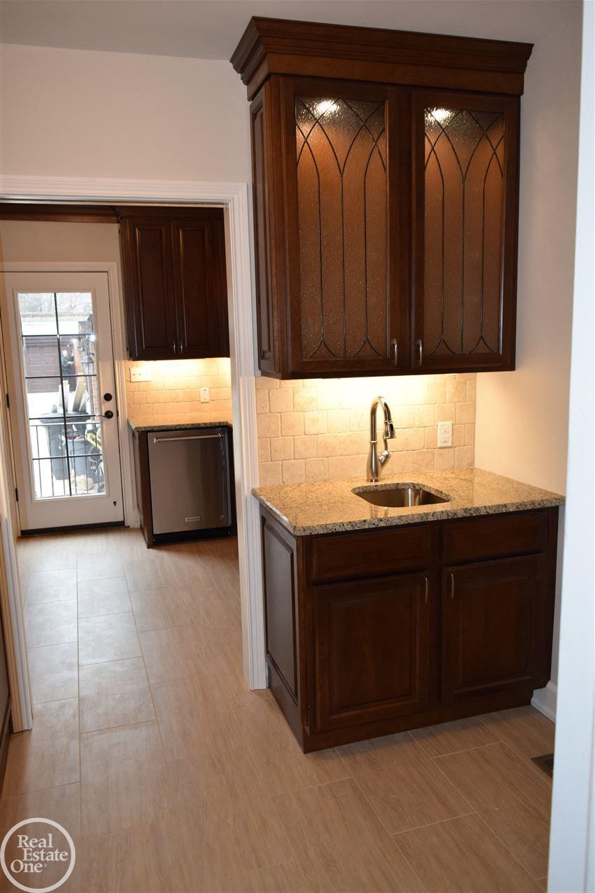 552 Cadieux Road Grosse Pointe, MI 48230 - Photo 25 of 51 31340987-24.JPG