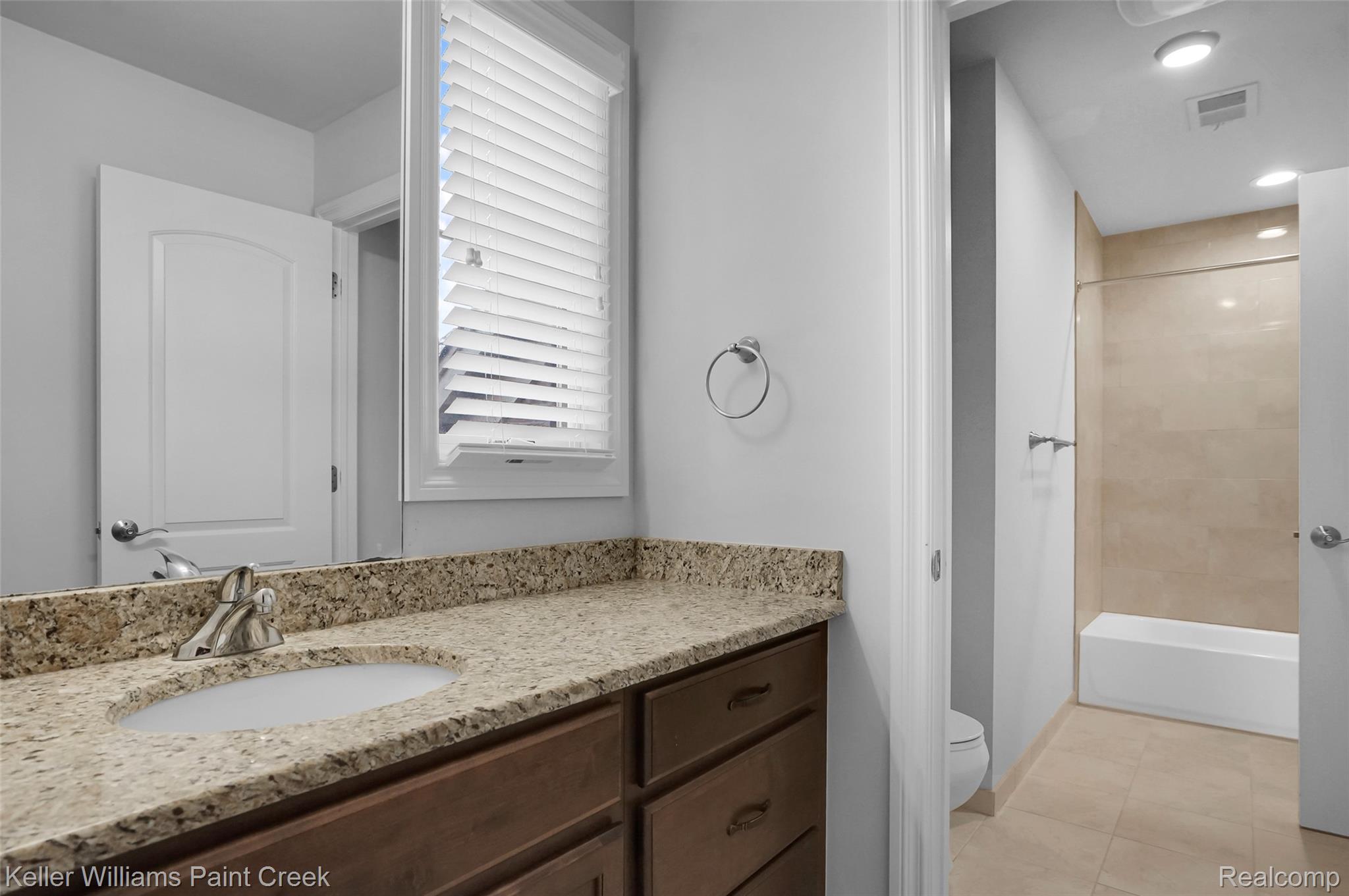 2821 North Addison Circle Rochester, MI 48306 - Photo 43 of 57 Jack & Jill Bathroom