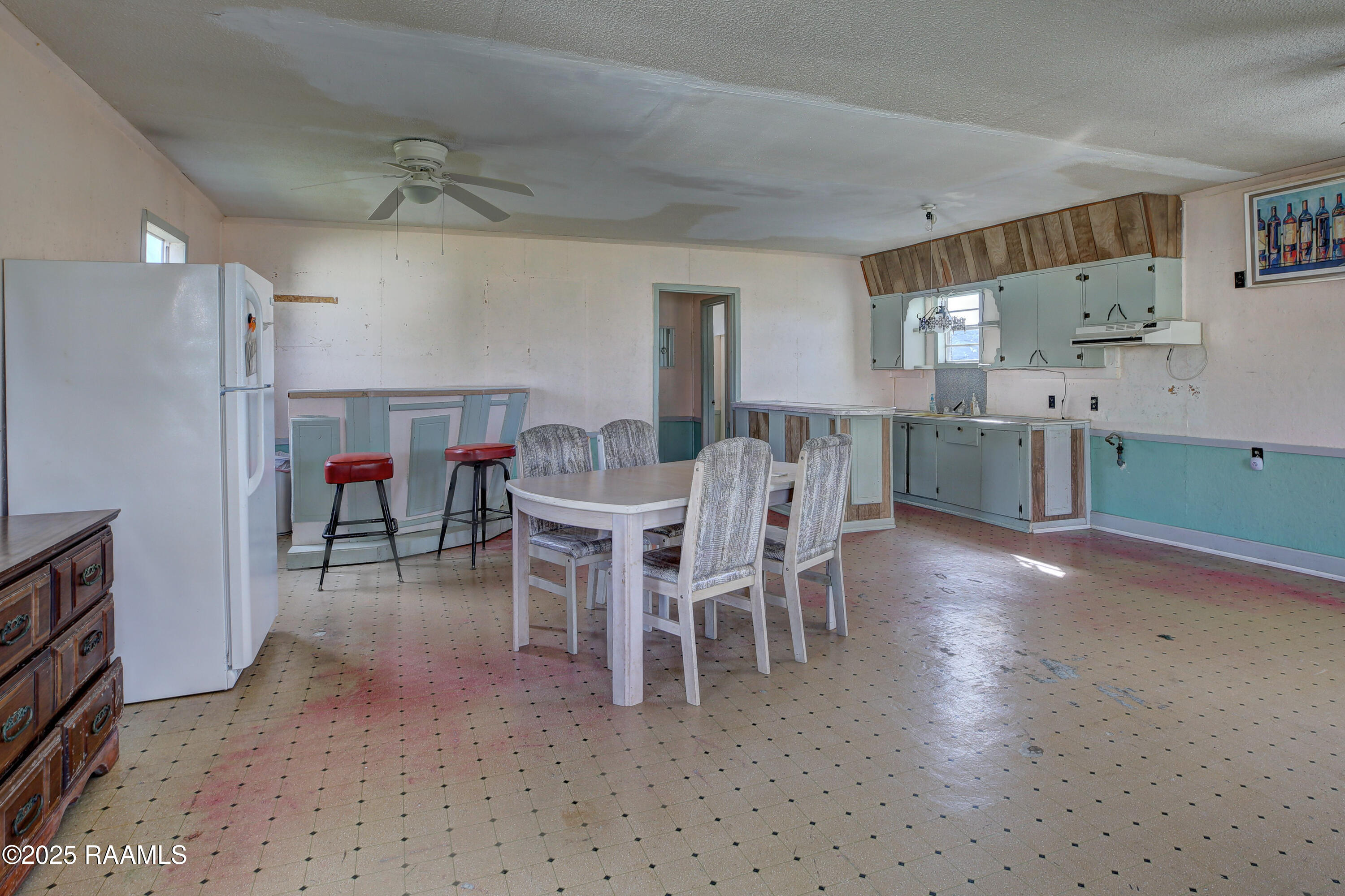 302 Old Sunset Road Church Point, LA 70525 - Photo 33 of 50 Large entertaining space