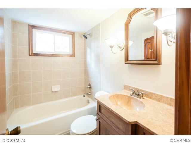 6433 Commander Road Richmond, VA 23224 - Photo 3 of 21 a bathroom with a tub sink and mirror