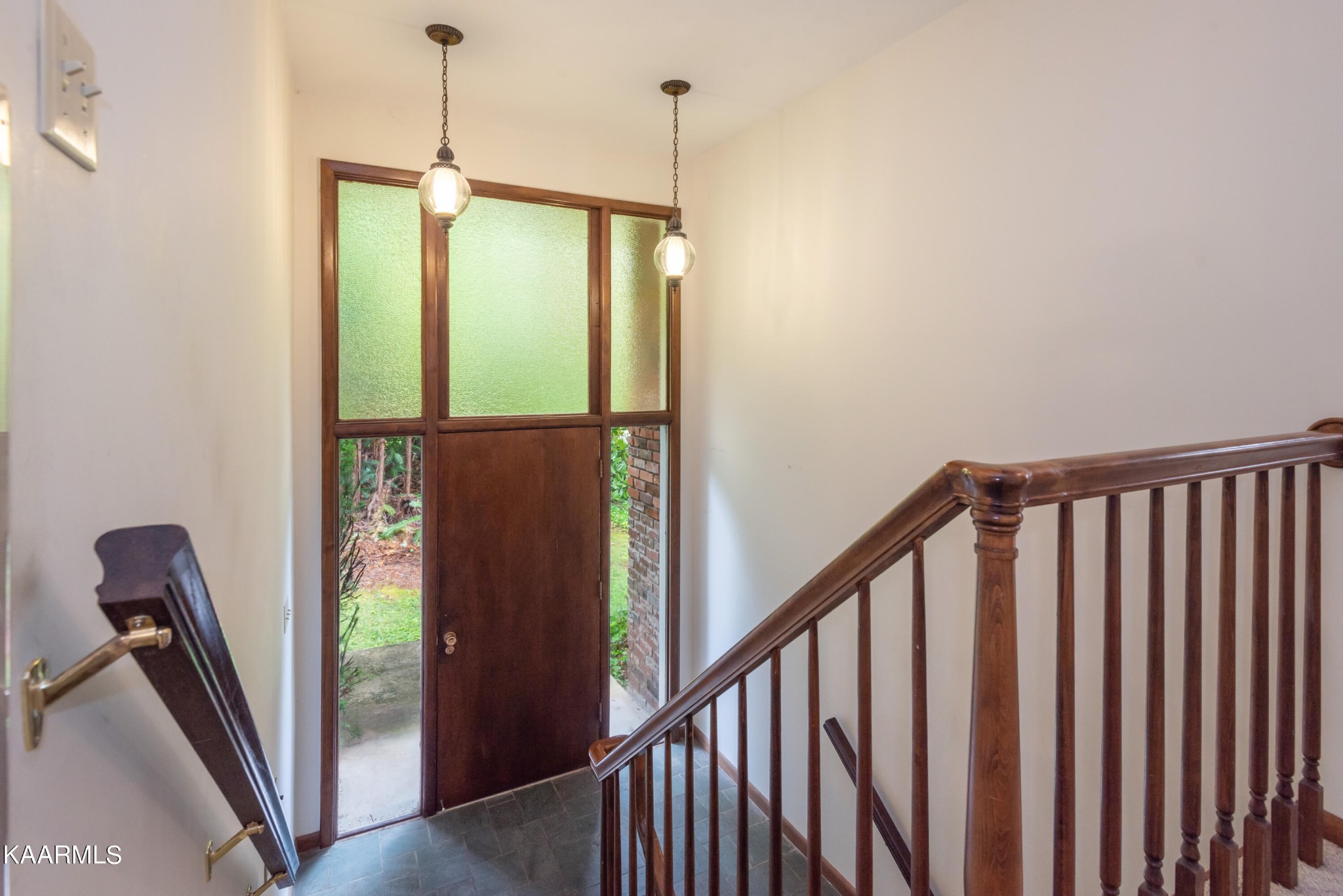 128 Wendover Circle Oak Ridge, TN 37830 - Photo 3 of 38 Gallery Image 3