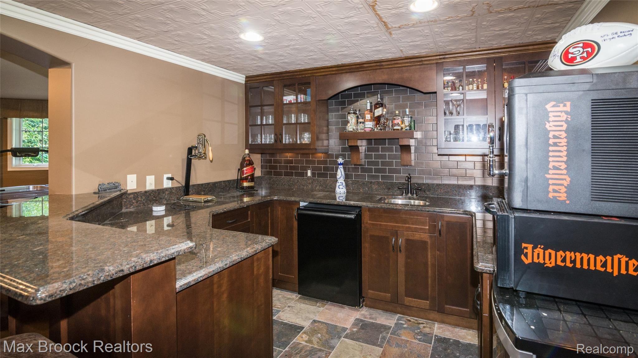 5525 Leeds Court Rochester, MI 48306 - Photo 76 of 99 105_73.jpg