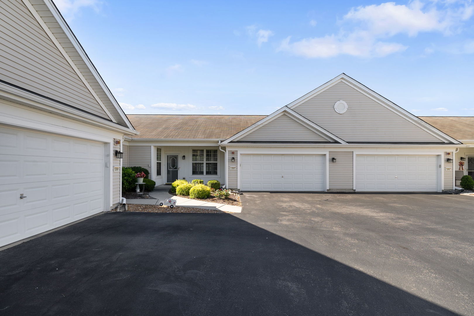 13597 Hemlock Road Huntley, IL 60142 - Photo 2 of 21
