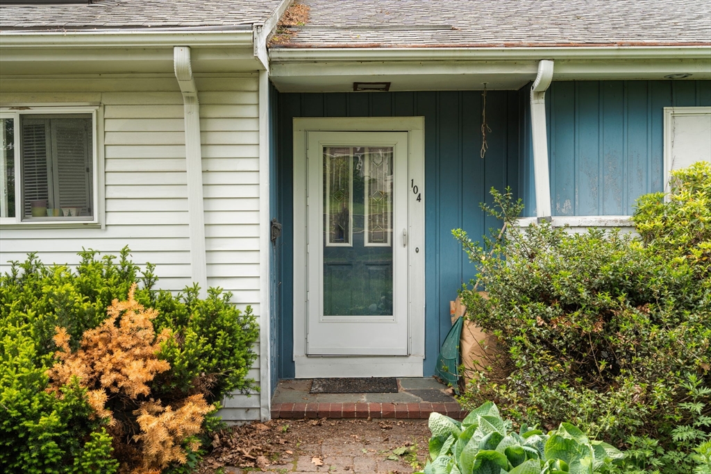 104 Oldham Road Newton, MA 02465 - Photo 4 of 10